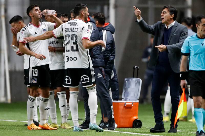 Gustavo Quinteros viene de dirigir el empate 1-1 de Colo Colo en su visita a Unión La Calera por la fecha 12 del Campeonato Nacional 2023. (Foto: Agencia Aton)
