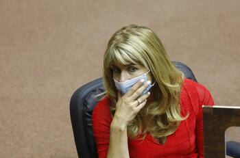 "Cómo va a sufrir el próximo Gobierno": Senadora Rincón quedó con micrófono abierto en plena sesión