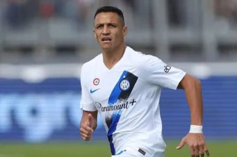Alexis Sánchez ingresó en los últimos minutos del partido contra el Atlético de Madrid por Champions League.