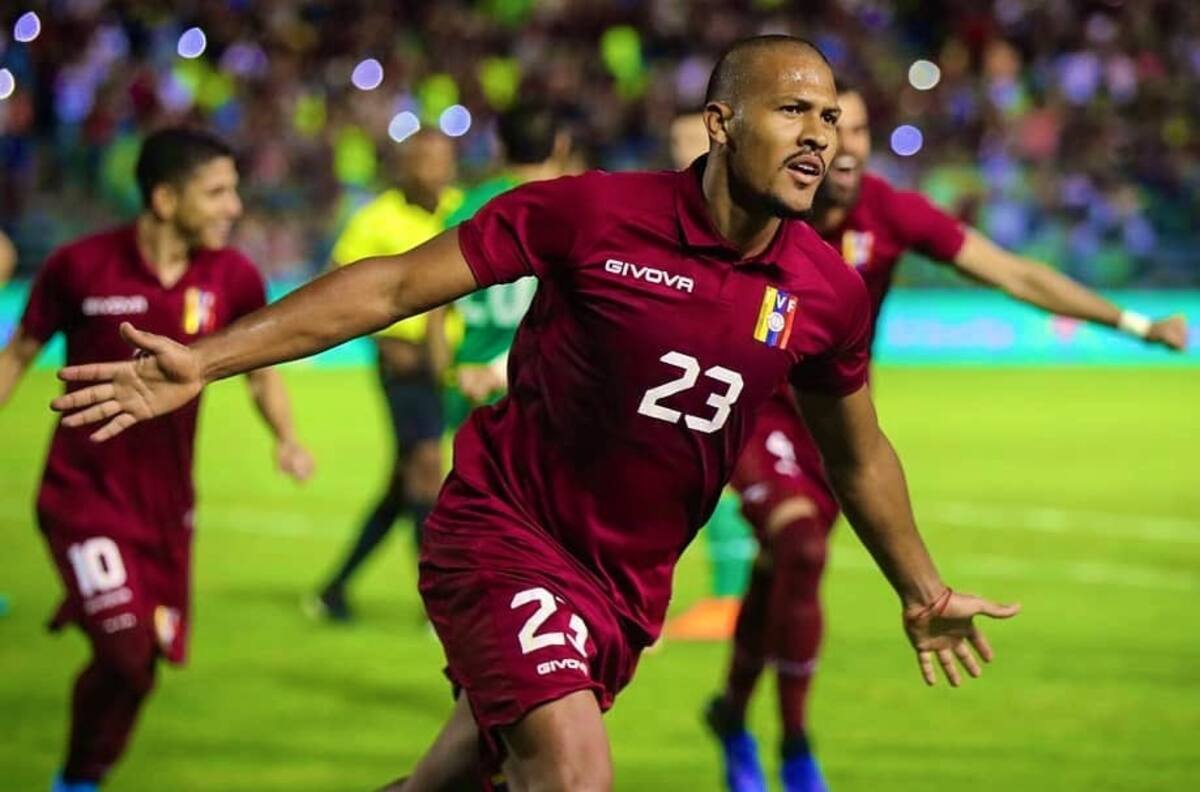 Venezuela "le dio una mano" a Chile y goleó a Bolivia con un triplete de Salomón Rondón