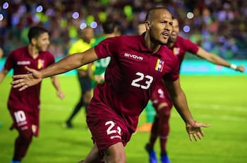 Venezuela "le dio una mano" a Chile y goleó a Bolivia con un triplete de Salomón Rondón