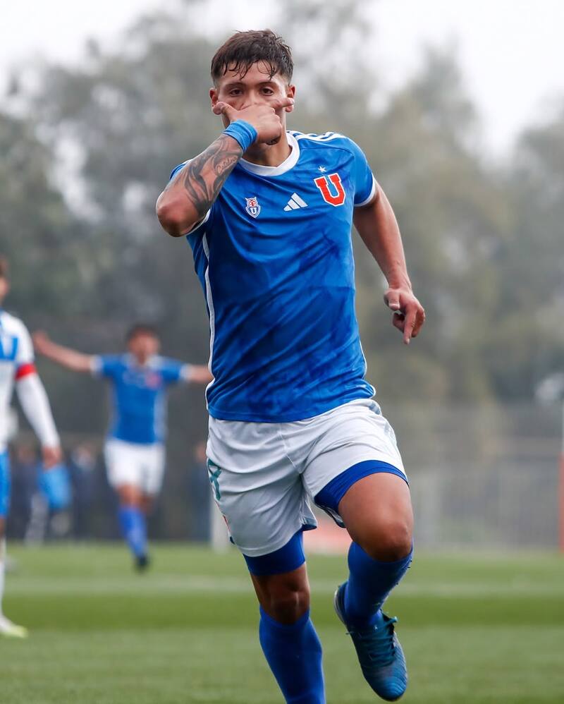 Lucas Barrera en el Clásico Universitario ante la UC.