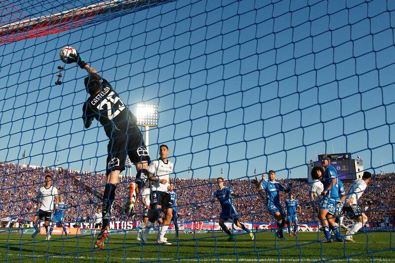 La U sorprende y se fija en la Segunda División para amarrar un nuevo fichaje. Foto: Aton.