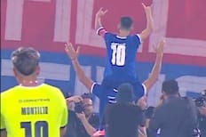 Santino conmueve a los hinchas de la U: el emotivo momento que marcó la despedida de Walter Montillo