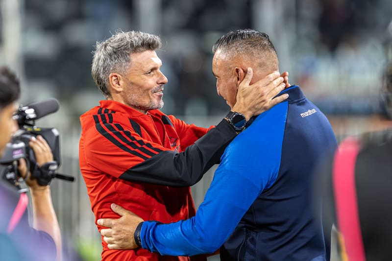 Técnicos de Colo Colo y Huachipato, respectivamente. Foto: Felipe Escobedo/En Cancha.