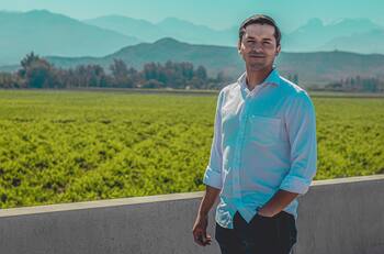 Pastor que viajó a Estados Unidos con permiso del gobierno es candidato a diputado por la UDI