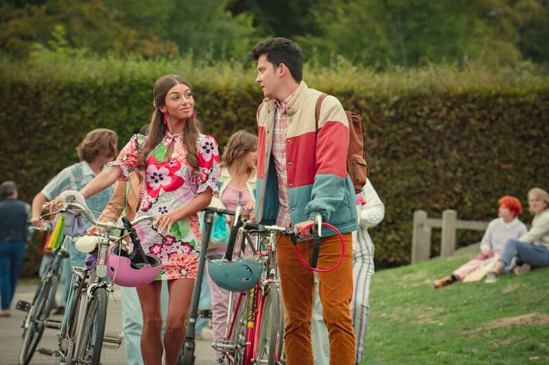 Sex Education Season 4. Mimi Keene es Ruby, Asa Butterfield como Otis.
