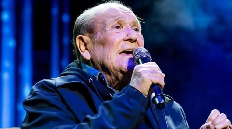 falleció a los 82 años, poco tiempo después de anunciar su retiro de la música.