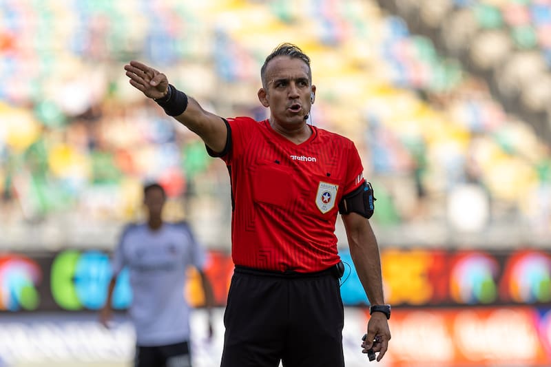 El juez principal del San Marcos de Arica vs. Santiago Wanderers, disputado el lunes pasado. Foto: Felipe Escobedo/En Cancha.