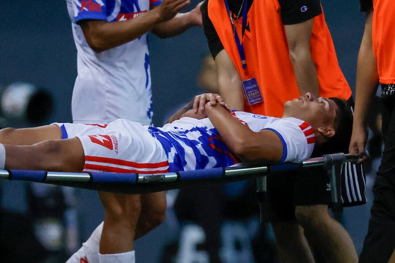 Terminó saliendo por cansansio en su debut frente a Audax Italiano. Foto: Aton.