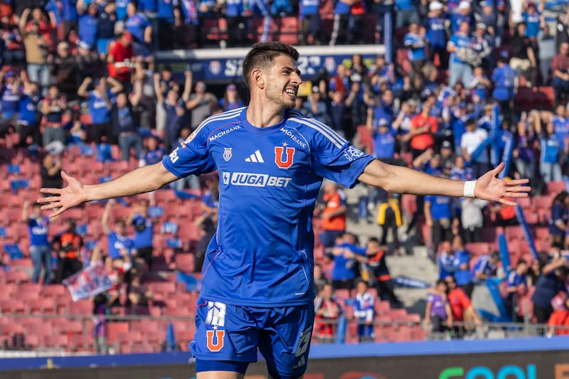 El delantero compartió en recuerdo de su paso por la U. Foto: Felipe Escobedo / En Cancha.