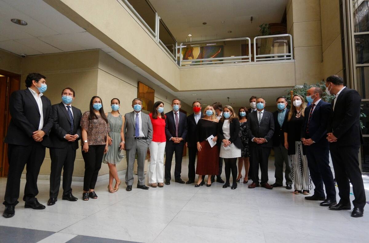 Parlamentarios de Chile Vamos dispararon contra adelantar los Elecciones 2021: "Estamos frente a un golpe de Estado blando"