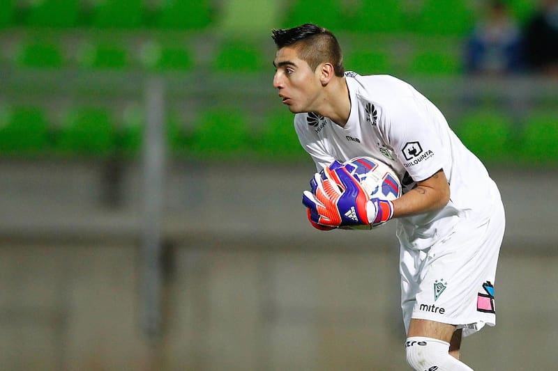 Jugando por Santiago Wanderers.