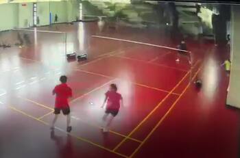 VIDEO | Nuevo terremoto en Taiwán: Techo de gimnasio se derrumba cuando jóvenes jugaban voleibol