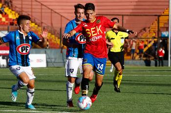 Infectólogos cuestionan el regreso del fútbol en Chile