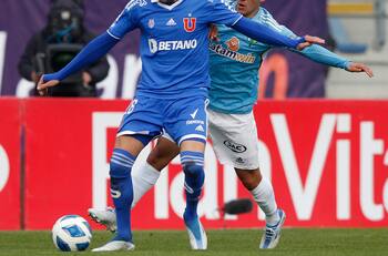 Jugador que se ganó una camiseta de titular en la U estaría viviendo sus últimos partidos en el club