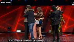 "Es algo mágico": Jurados de "The Covers 2" suben al escenario para abrazar a dos competidores tras reñido duelo