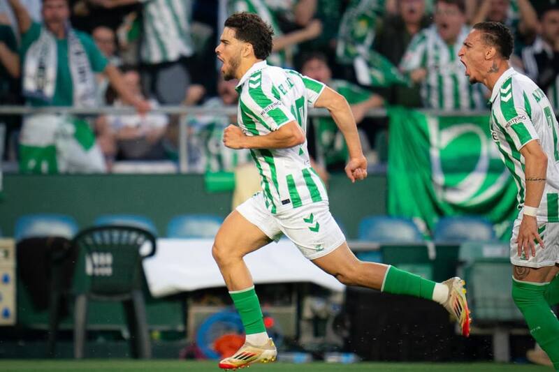 con el Real Betis. Foto: @ez.abde.