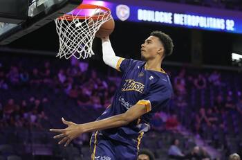 Victor Wembanyama: El "fenómeno" que encandila a LeBron James y todos los equipos de la NBA