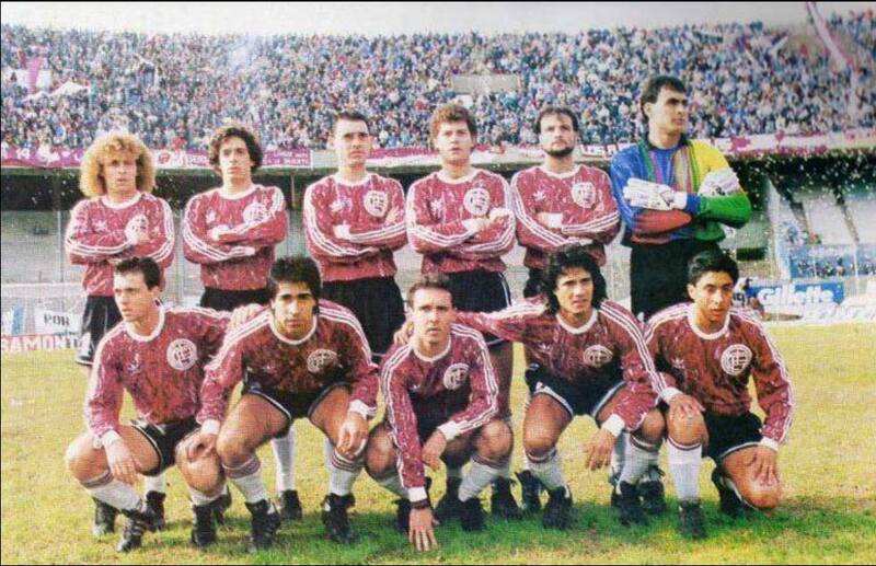 Torneo argentino 1992: Lemma de pie, es el segundo de izquierda a derecha. Abajo, al medio, otro viejo conocido: Marcelo Espina.