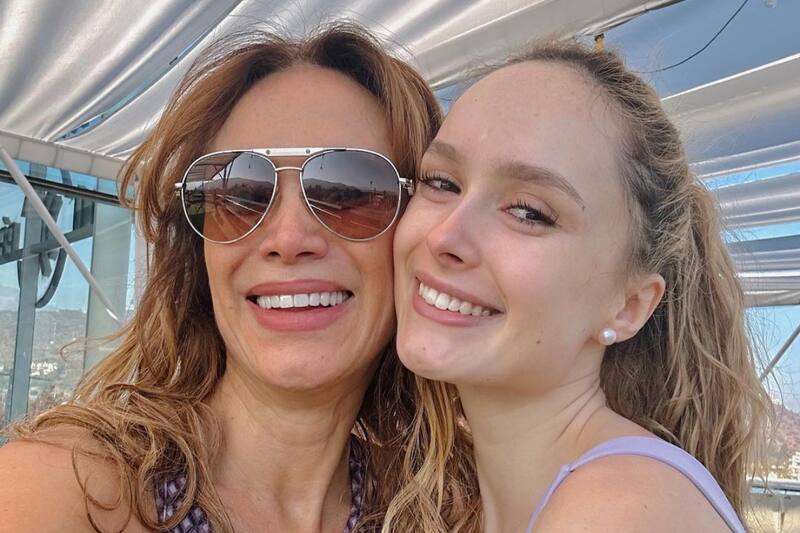 Fiona Jaederlund y su madre, Alejandra Fosalba