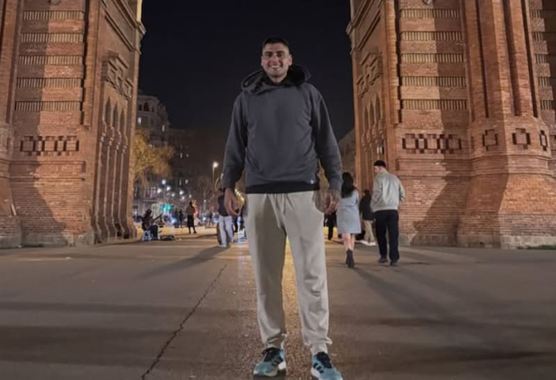 . El portero no se cierra a volver al país.