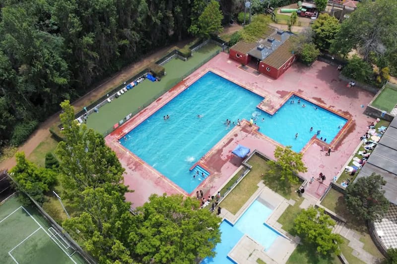 En el lugar, los adultos mayores que pertenezcan a la entidad podrán disfrutar y refrescarse del calor en compañía de sus seres queridos. Créditos: Google Maps.
