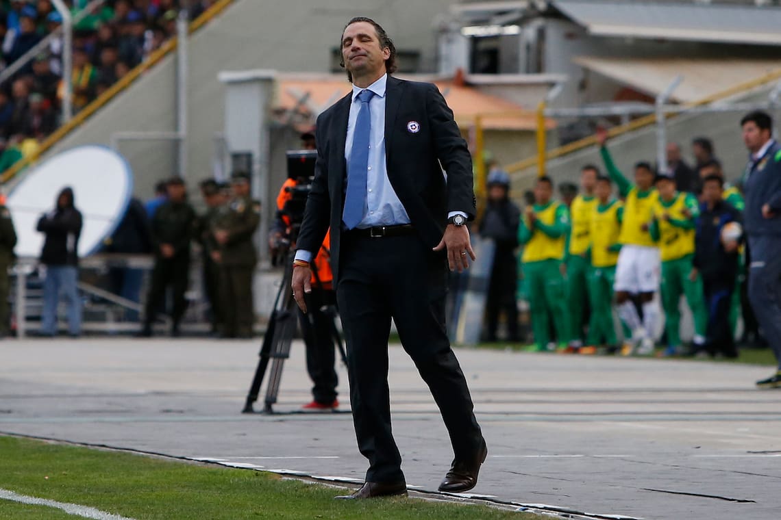 Uno de los momentos más duros del seleccionador. Derrota 1 a 0 ante Bolivia y las esperanzas de clasificar comienzan a desvanecerse de manera impensada.