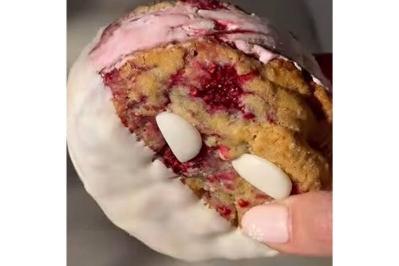 La galleta es súper fácil de hacer en casa, y le dará un toque especial al resultado final de este postre.
@sweetshamilton.