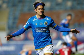 Joaquín Montecinos coquetea con regresar al fútbol chileno mientras se recupera de una lesión