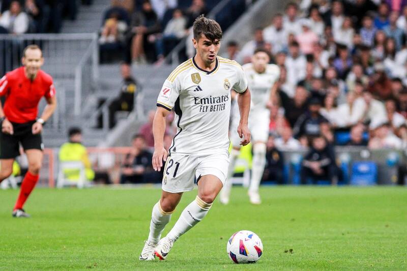 Brahim Díaz entre dos selecciones.