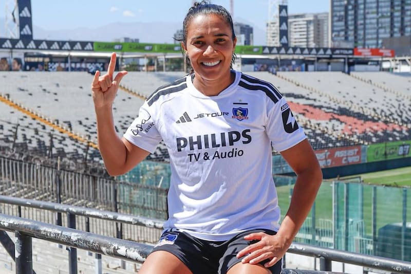 Neném, brasileña de 31 años de edad, es la nueva jugadora de Las Albas. Foto y video: prensa Colo Colo.