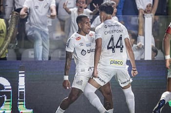 Brilló en Chile y ahora se lució con un impactante gol olímpico en Brasil