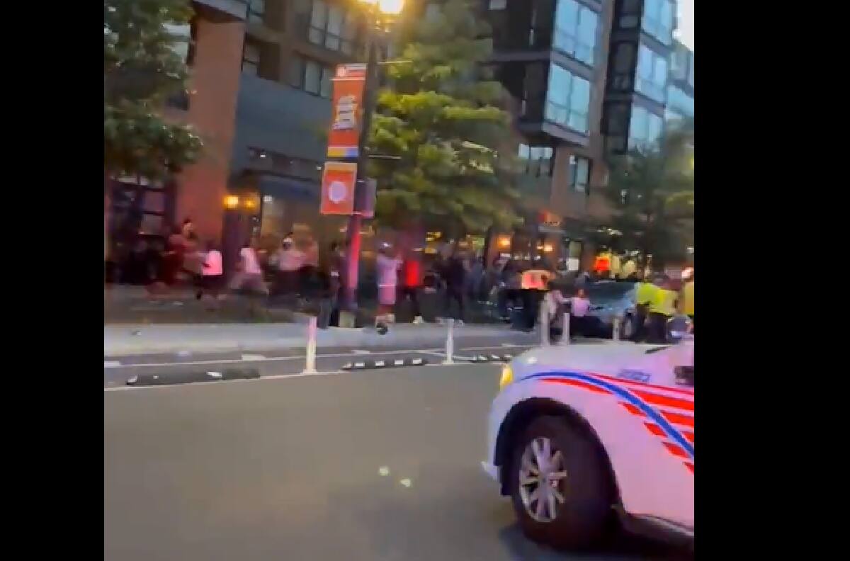 VIDEO | Pánico en la calle: Captan impactante registro del momento en que ocurre tiroteo en Washington