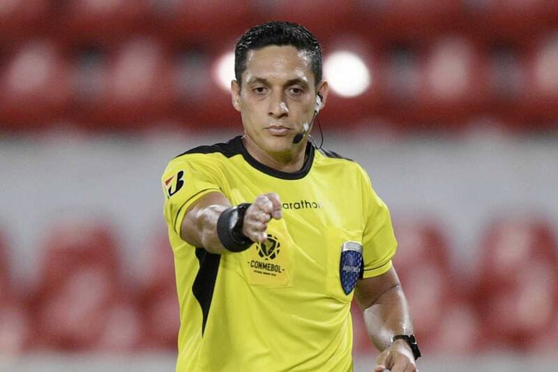 Será la quinta vez arbitrando a Chile en Eliminatorias.