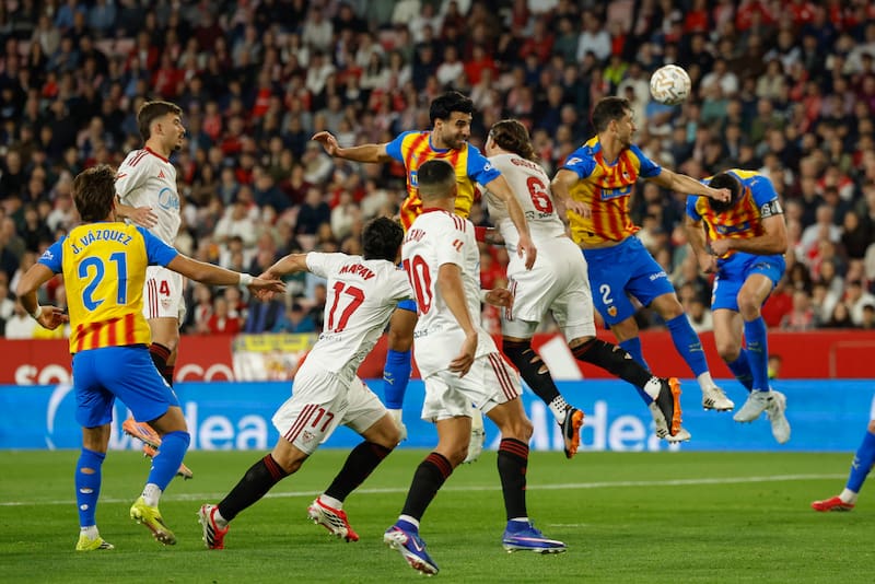 El equipo de los chilenos cayó ante Valencia. Foto: Agencia EFE.