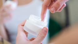 Empresa de belleza más grande del mundo retira popular producto del mercado por componente cancerígeno