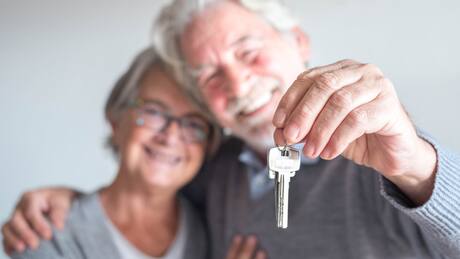 Adultos mayores puede obtener subsidio del MINVU que cubre hasta un 95% del costo del arriendo: ¿Cuándo se podrá postular?