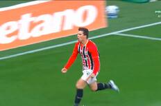 VIDEO | Recién bajado del avión: el golazo de Gonzalo Tapia para Sao Paulo en el Brasileirao