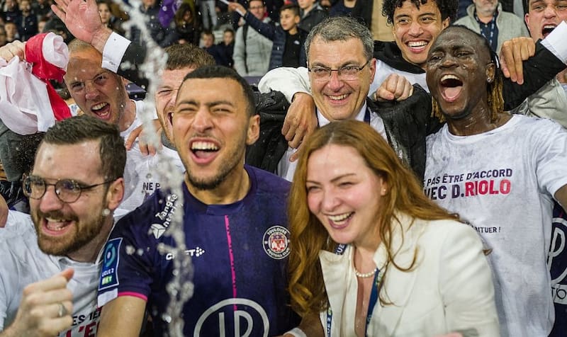 Cinco años lleva la pareja al mando del Toulouse FC, liderando un modelo que muy posiblemente exporten al Milan, donde también tienen intereses financieros.