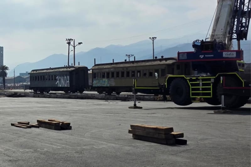 Las estructuras fueron traídas a la Región Metropolitana en camión. Crédito: Museo Ferroviario de Santiago.