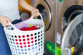 Agrega este producto del hogar a tu lavado de ropa y quedará impecable