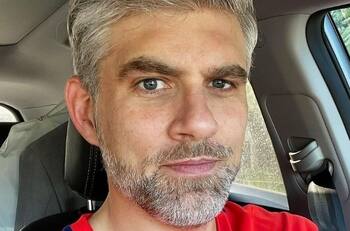 "Después de 25 horas de viaje": Manuel de Tezanos comparte tierna foto del reencuentro con su pequeño hijo, José Pedro