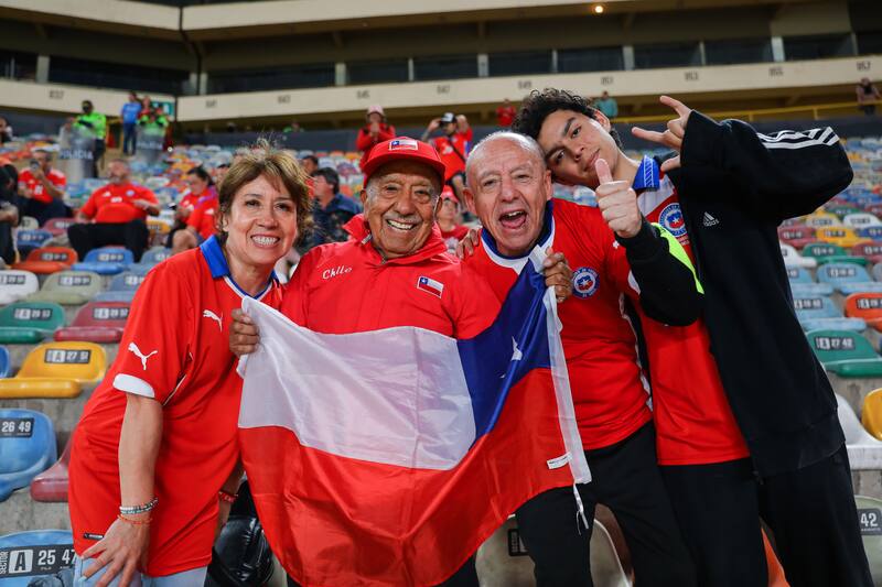 Hinchas chilenos en el Monumental de Lima. (Foto: Aton)