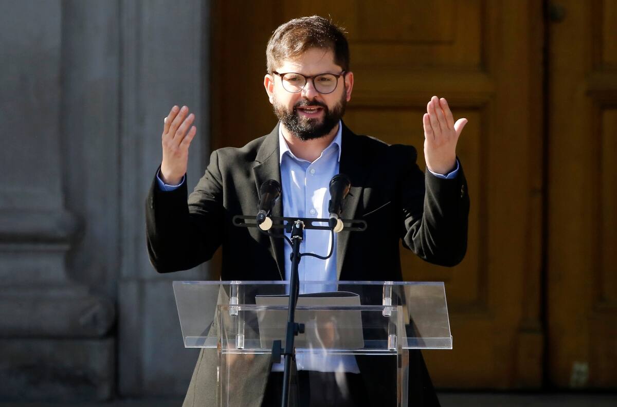 Gabriel Boric sacó la voz por los incidentes en la Supercopa: "No podemos naturalizar esto"
