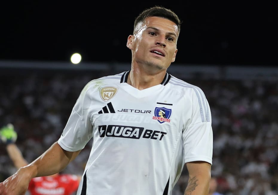 River Plate va por el extremo de Colo Colo. Foto: Aton.