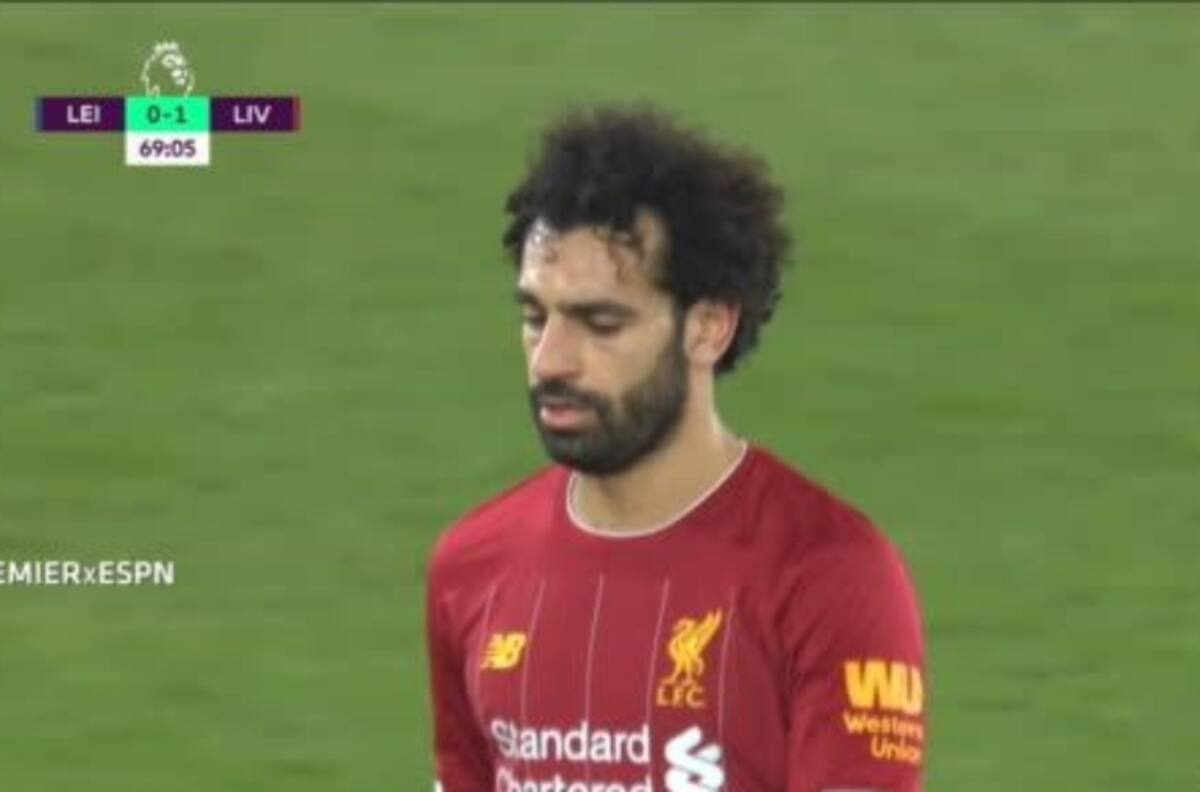 Ofuscada reacción de Salah al ser sustituido en el partido ante el Leicester