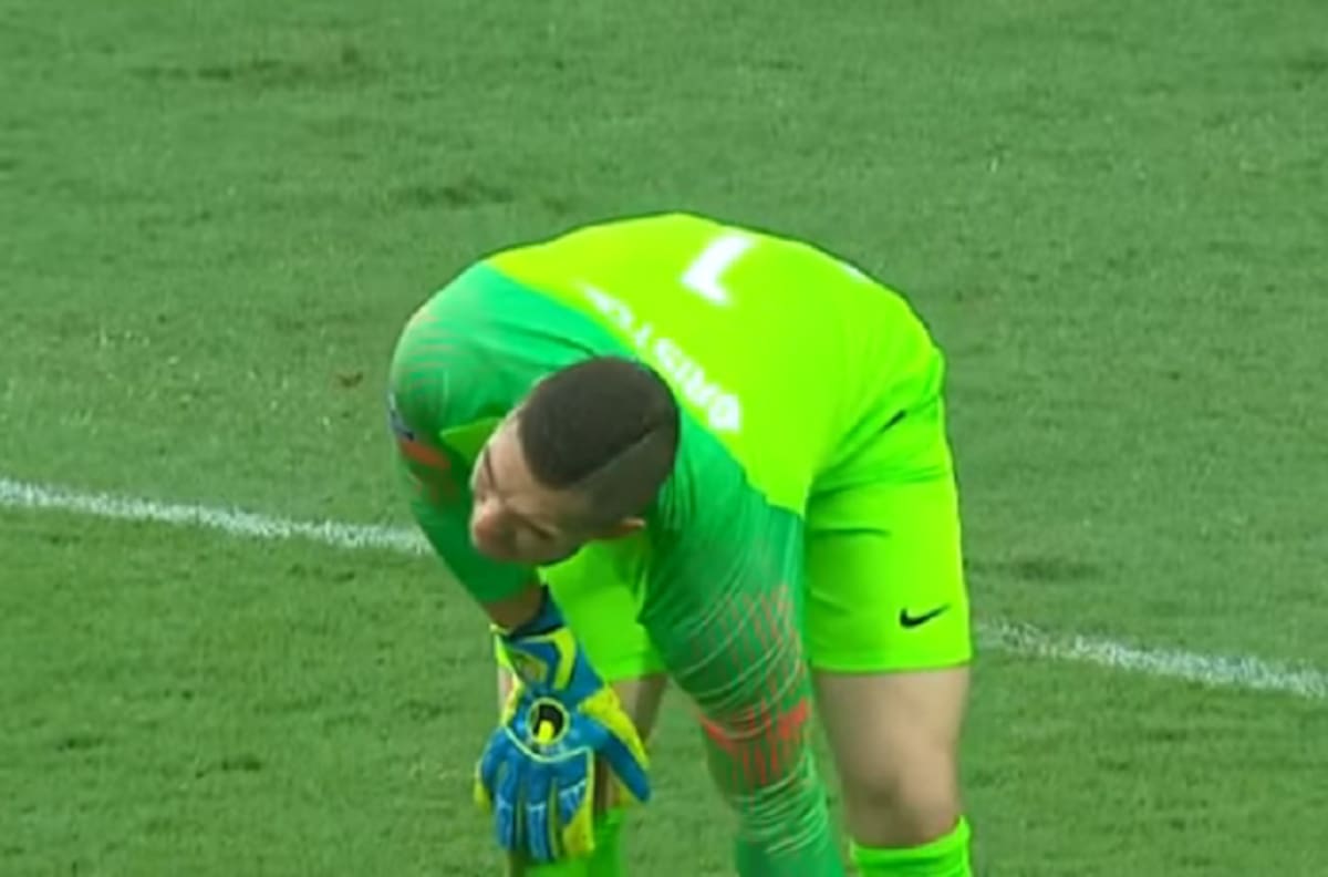 ¡Tremendo fail! Juan Pablo Carrizo quiso salir jugando y le anotaron de la peor forma