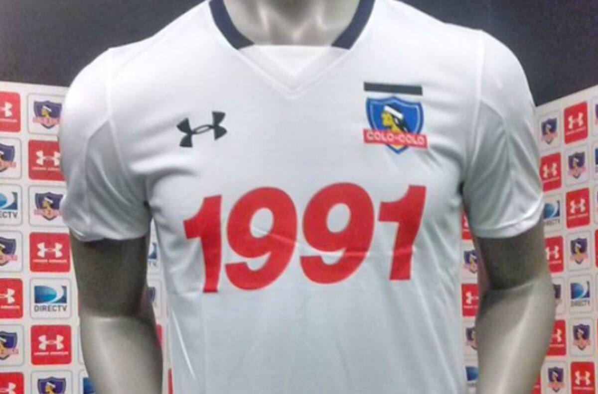 Colo Colo presenta camiseta que conmemora los 25 años del título de la Copa Libertadores