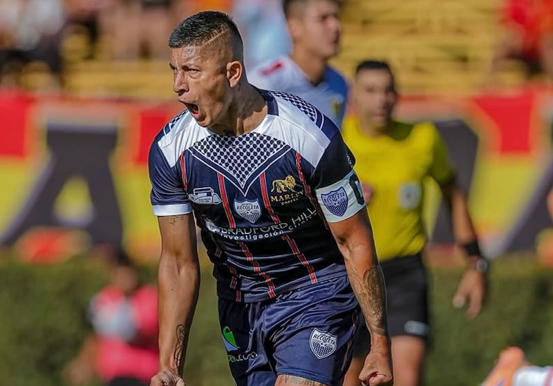 El delantero confesó su amor por Deportes Recoleta, al mismo tiempo que manifestó su deseo por ascender al equipo a Primera División. Foto: @german.estigarribia97.